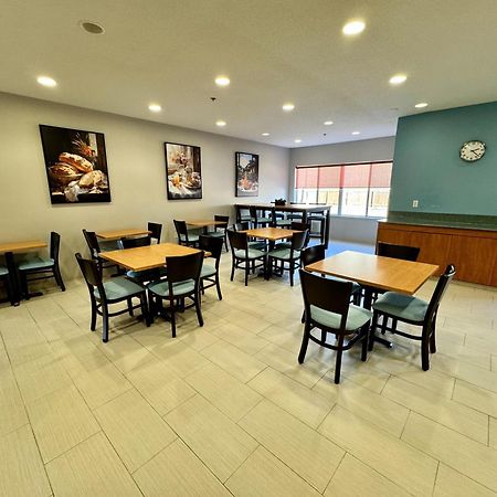 Days Inn & Suites By Wyndham Madison Bagian luar foto
