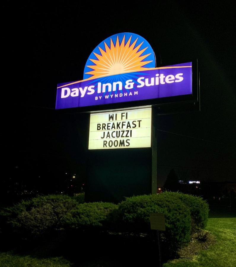 Days Inn & Suites By Wyndham Madison Bagian luar foto
