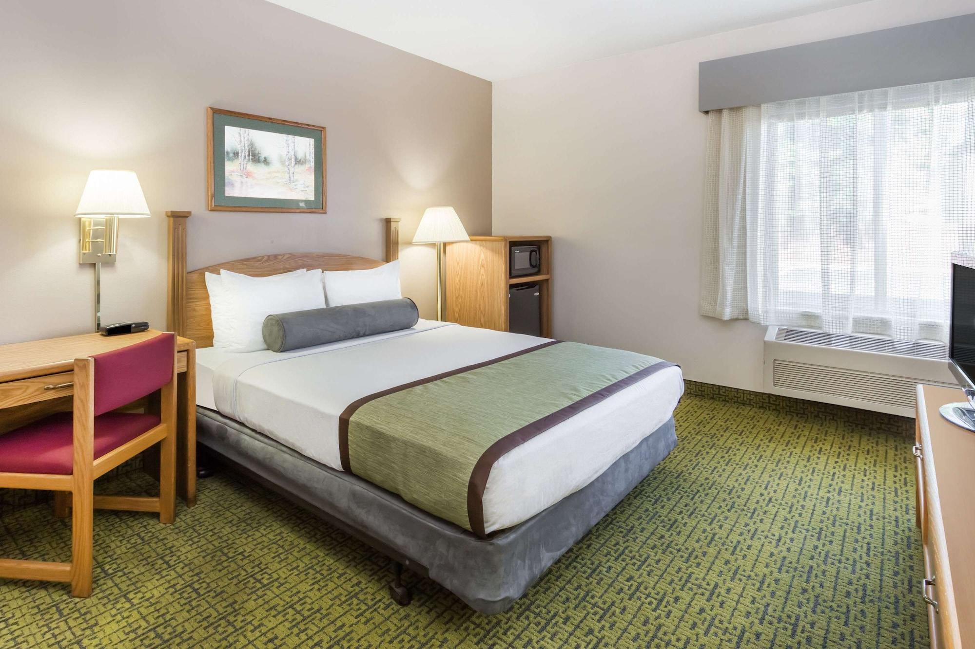Days Inn & Suites By Wyndham Madison Bagian luar foto