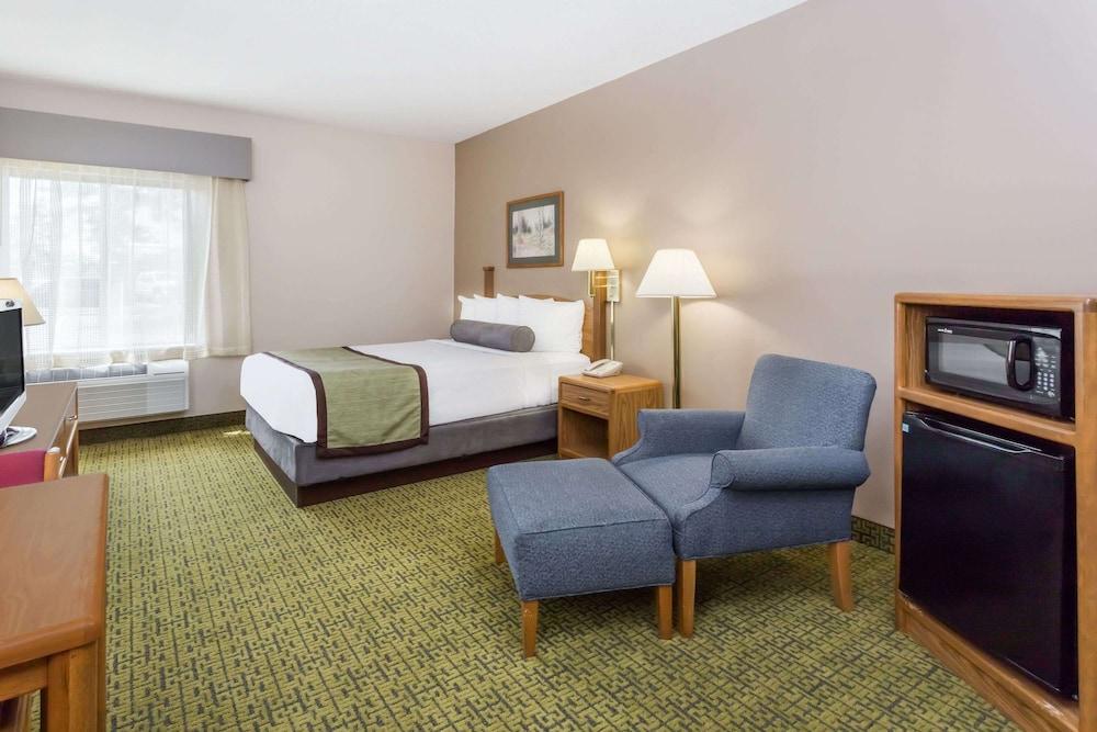 Days Inn & Suites By Wyndham Madison Bagian luar foto