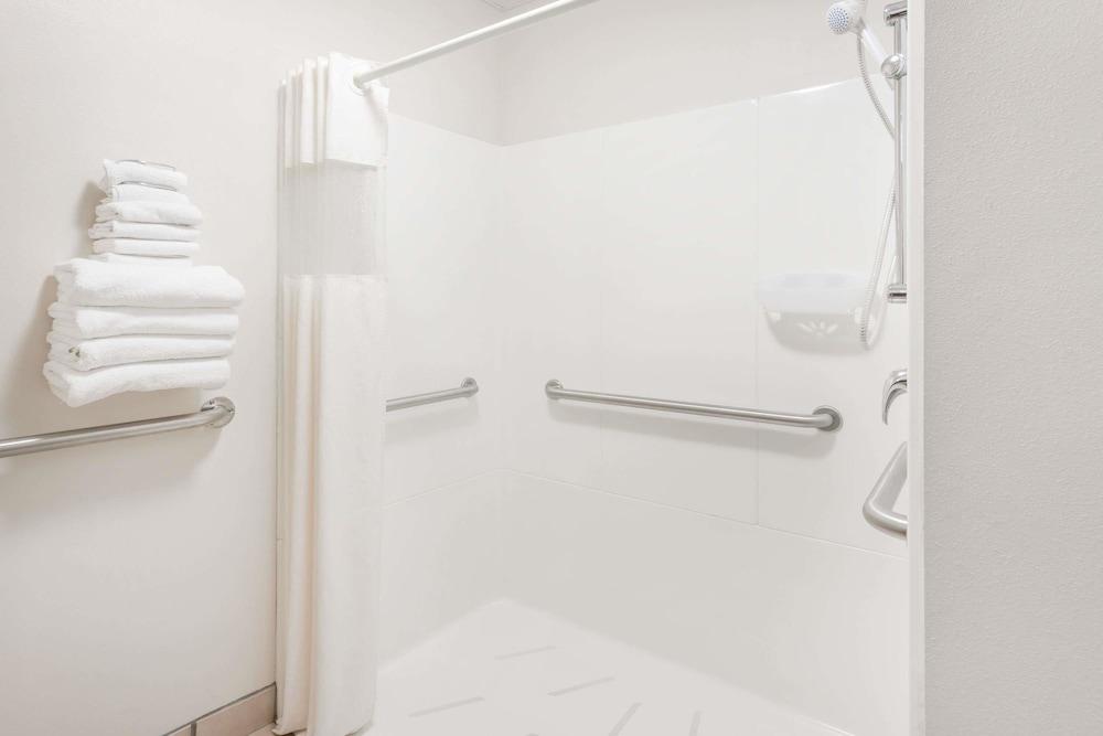 Days Inn & Suites By Wyndham Madison Bagian luar foto