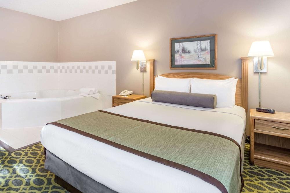 Days Inn & Suites By Wyndham Madison Bagian luar foto