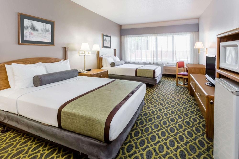 Days Inn & Suites By Wyndham Madison Bagian luar foto