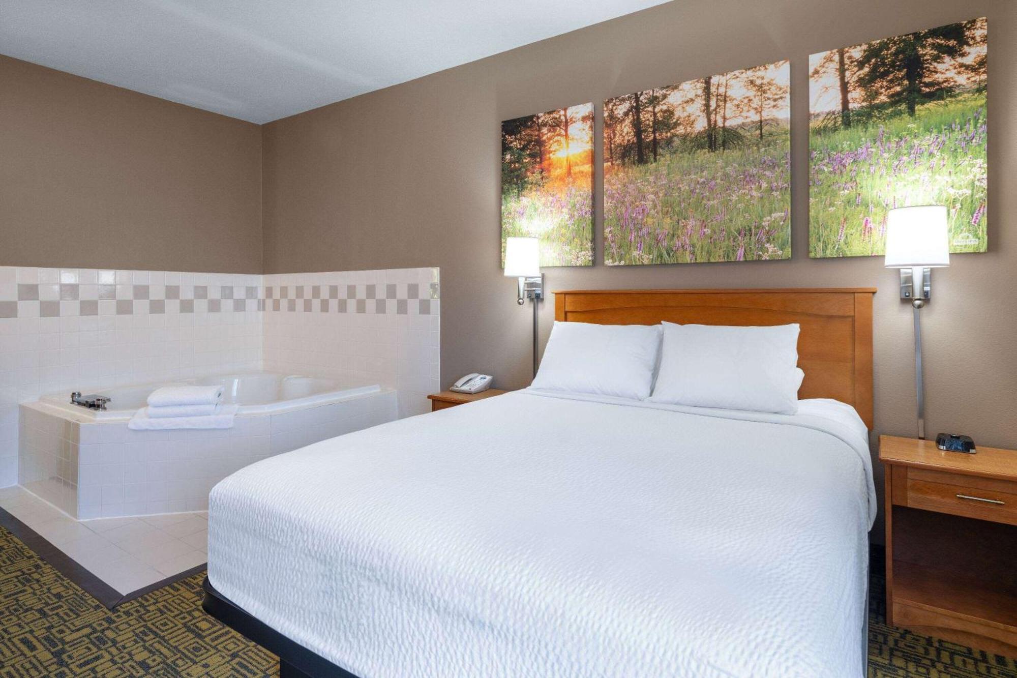 Days Inn & Suites By Wyndham Madison Bagian luar foto