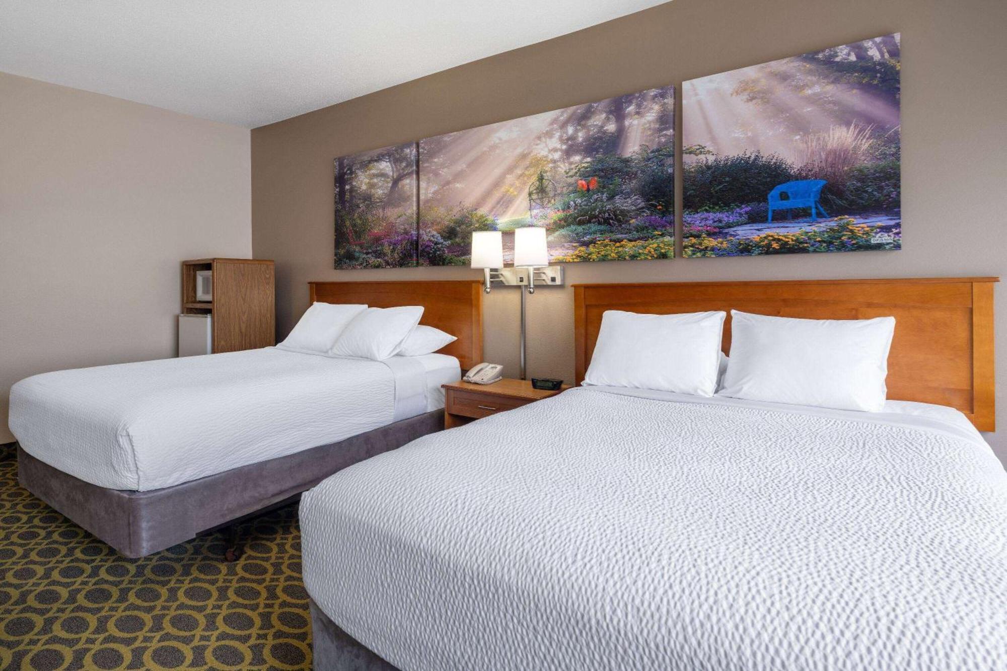 Days Inn & Suites By Wyndham Madison Bagian luar foto
