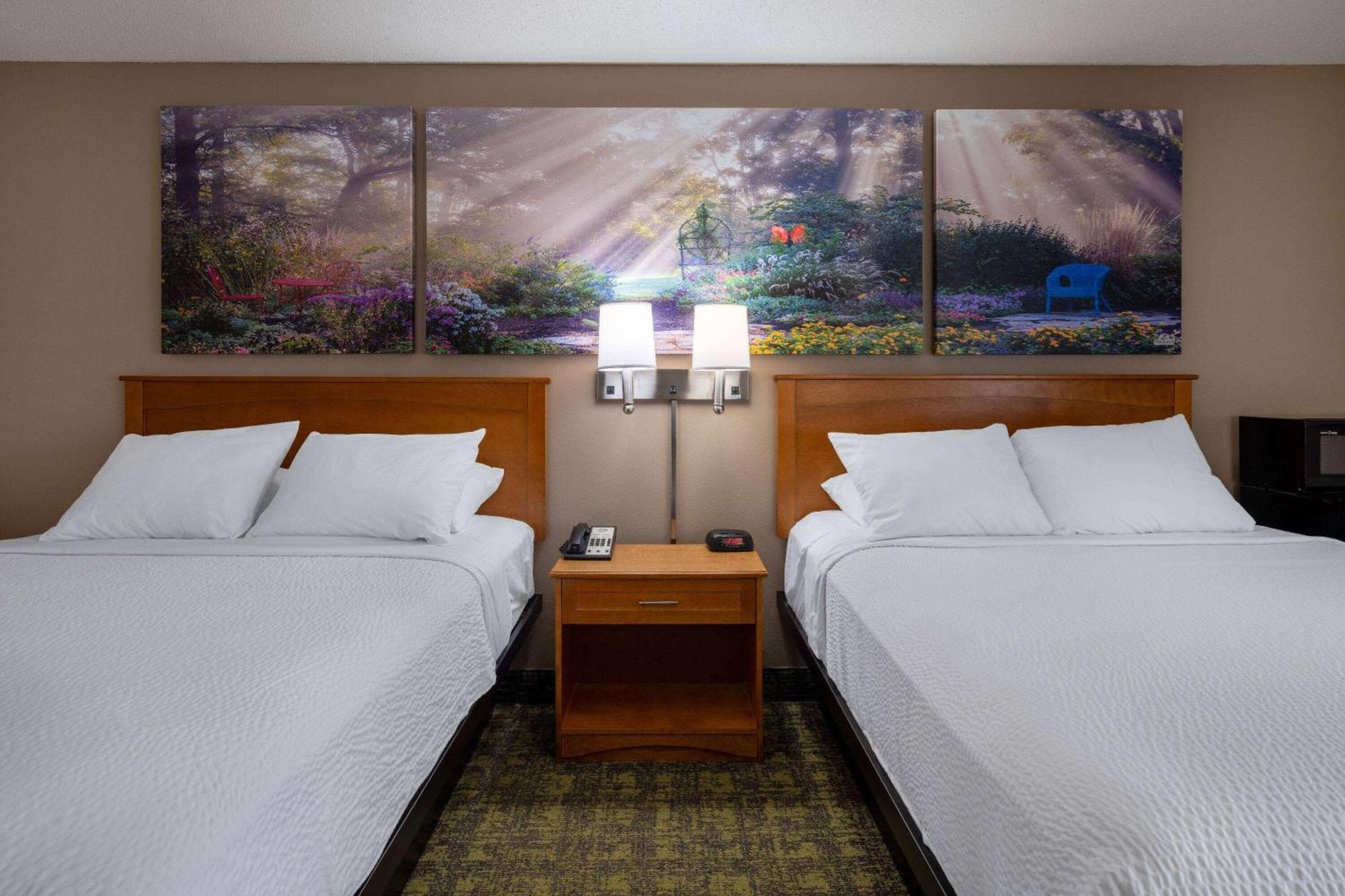 Days Inn & Suites By Wyndham Madison Bagian luar foto