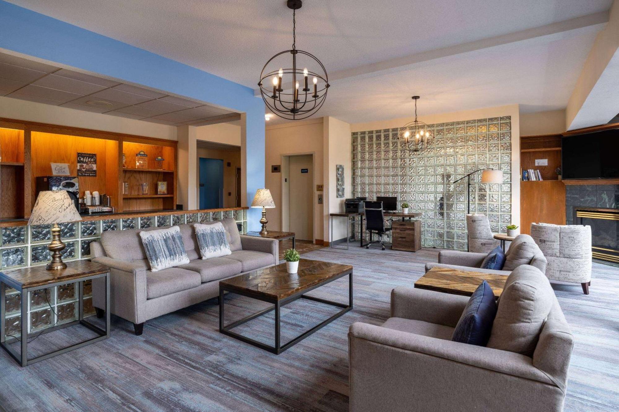 Days Inn & Suites By Wyndham Madison Bagian luar foto