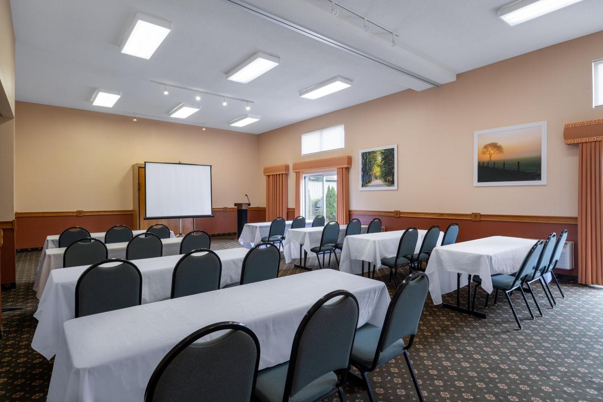 Days Inn & Suites By Wyndham Madison Bagian luar foto