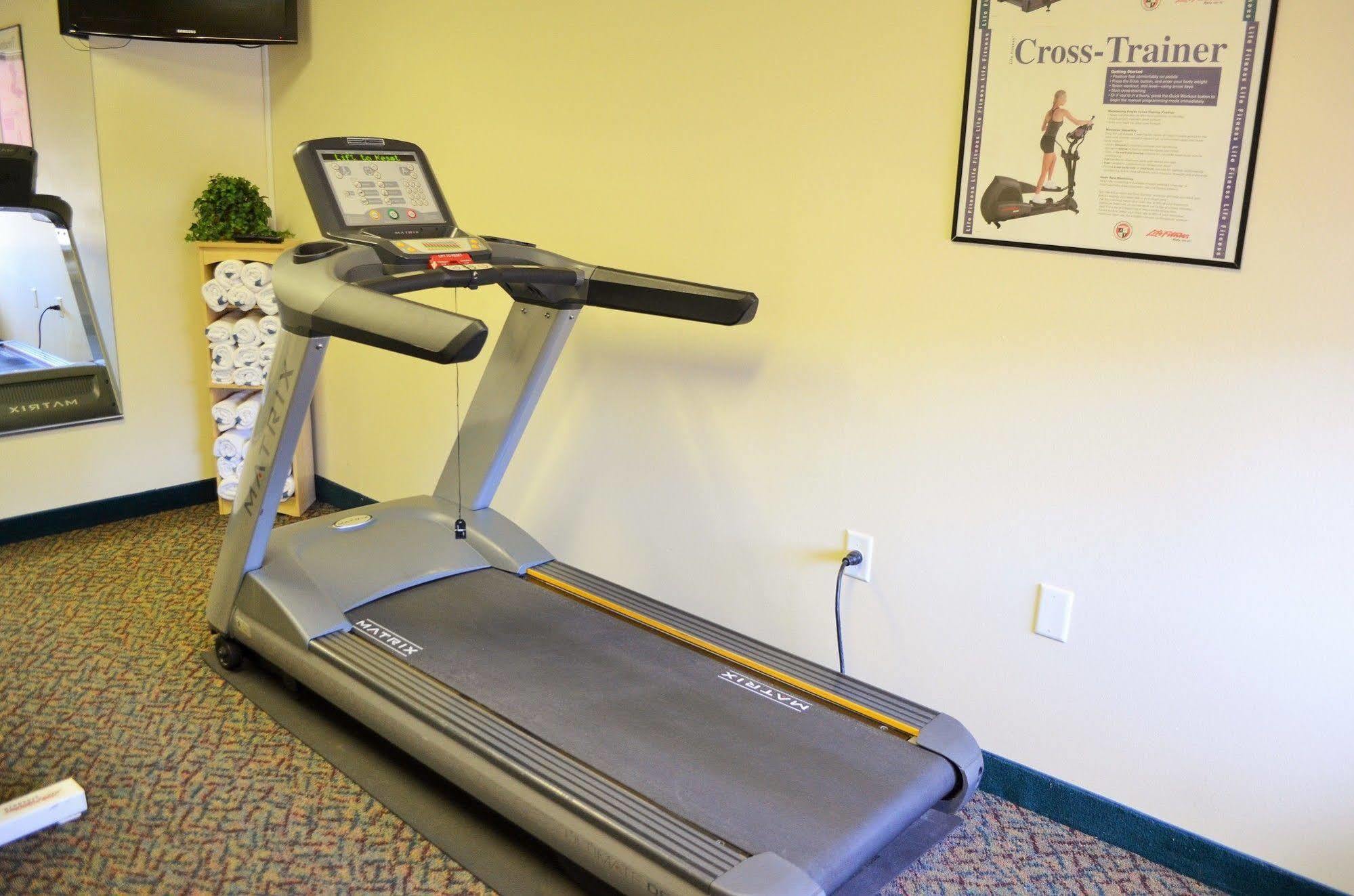 Days Inn & Suites By Wyndham Madison Bagian luar foto