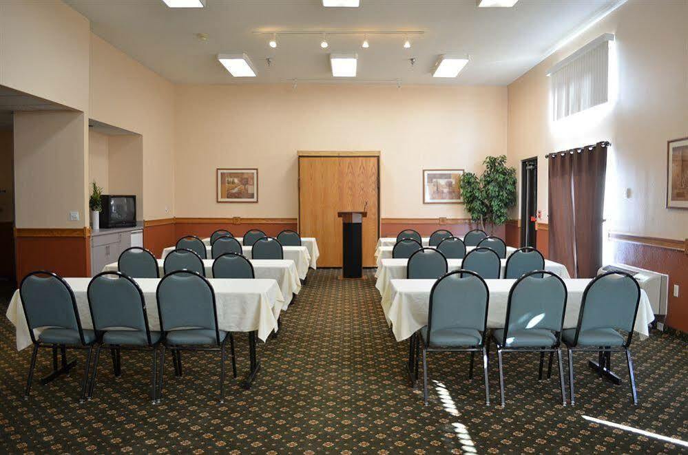 Days Inn & Suites By Wyndham Madison Bagian luar foto