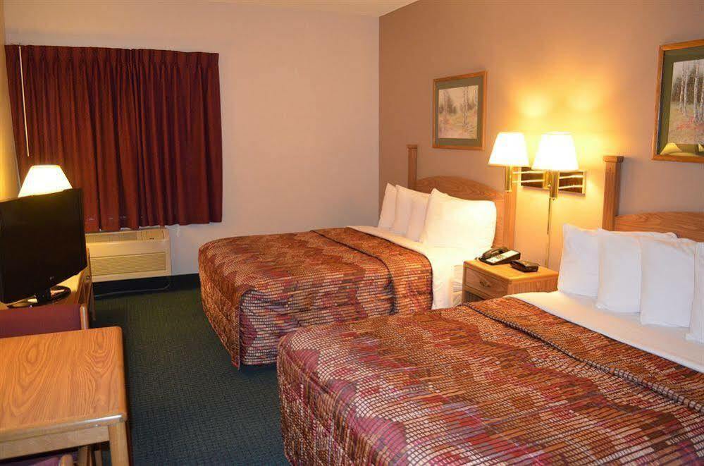 Days Inn & Suites By Wyndham Madison Bagian luar foto